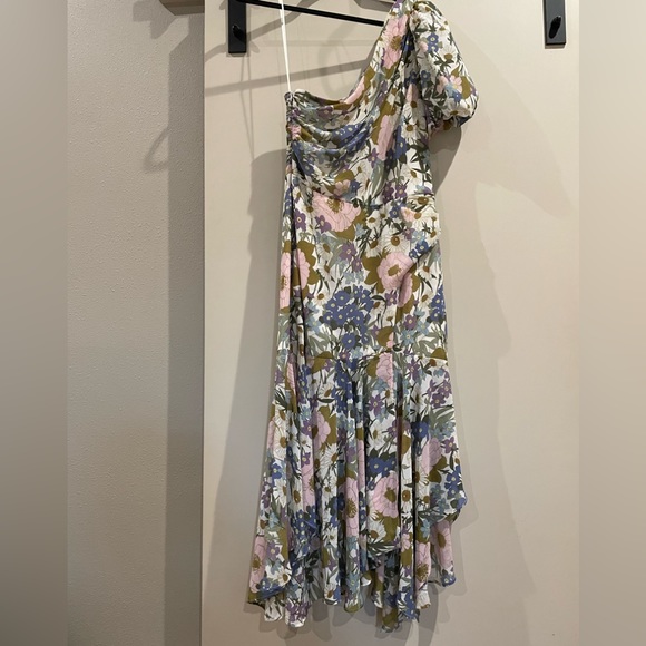 ASTR the Label Santorini Dress in Off White Retro Floral - Picture 5 of 7